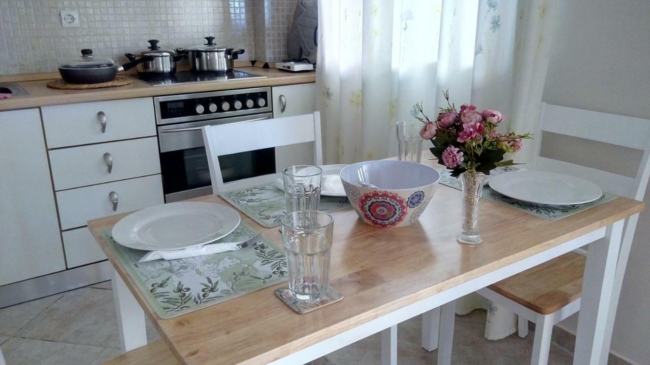 Cute Maisonette No2 On Coastal Sidewalk Nikiti  Exterior foto